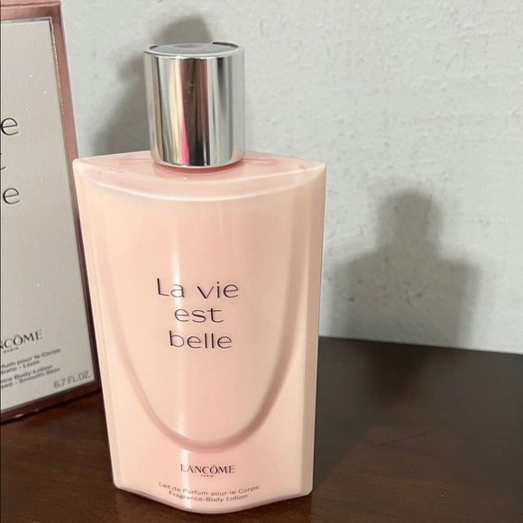 Large Lancôme La Vie Est Belle Perfumed Body Lotion - Picture 10 of 14